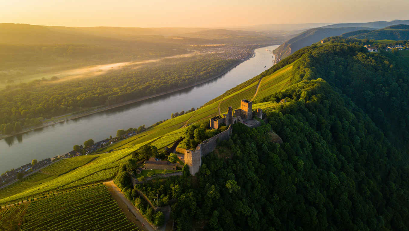 Rheintal bei Sonnenuntergang — Flussland Reisen Deutschland